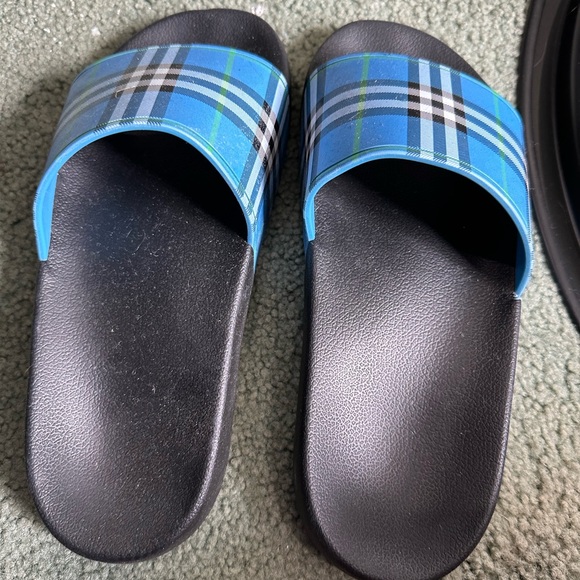 Burberry slides. Size 7. - Picture 1 of 3